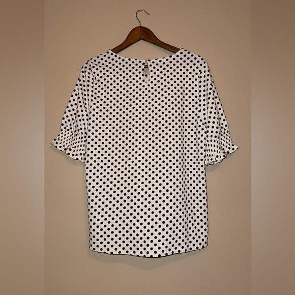 Adrianna Papell large white and black polka dot dress shirt with keyhole back - Picture 2 of 3